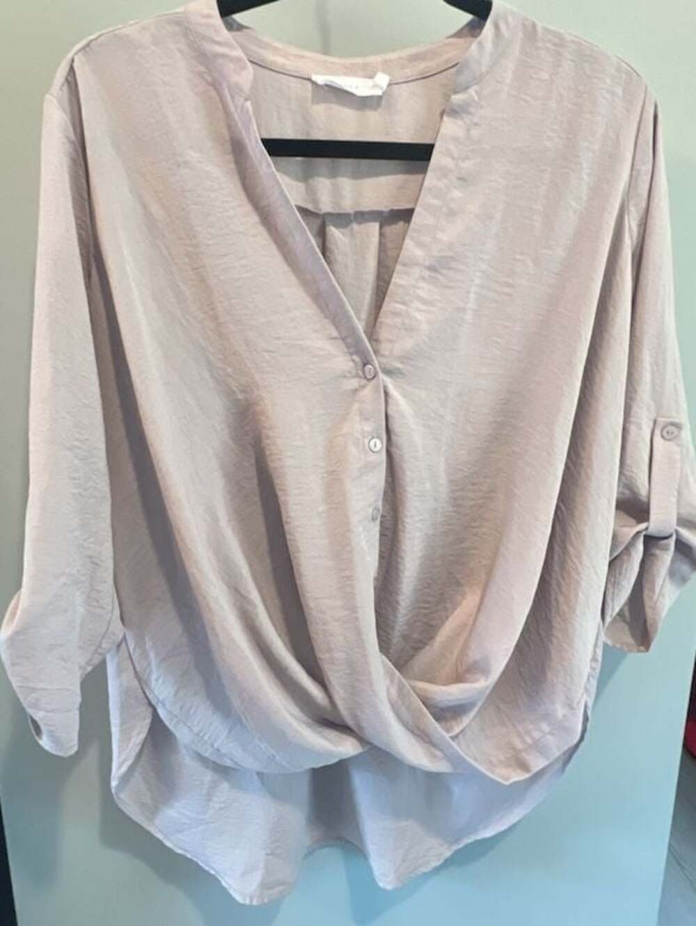 Lush Women's gray Roll Tab Sleeve V-Neck Twist Front Blouse